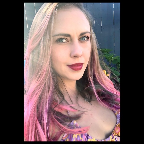 Hi, My name is Lydia, and I am a shopaholic. - Picture 2 of 4